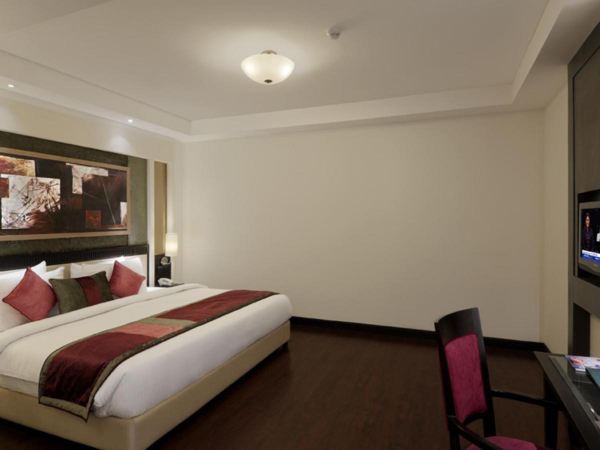 Inde Hotel Vista Woods Huda City Centre, Gurgaon Ngoại thất bức ảnh