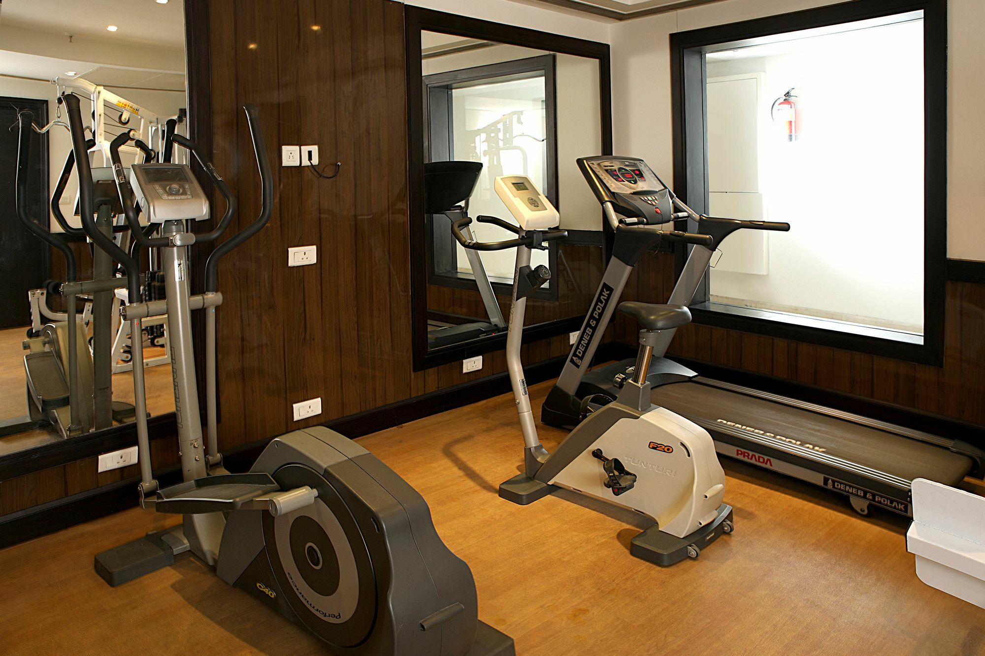 Inde Hotel Vista Woods Huda City Centre, Gurgaon Ngoại thất bức ảnh